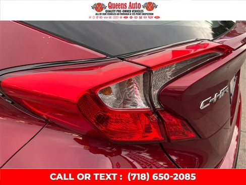 Used 2018 Toyota C-HR XLE FWD image 32