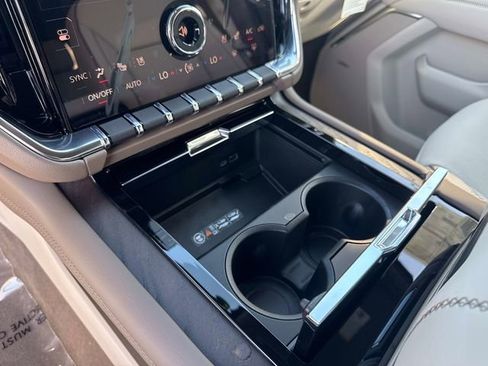 New 2026 GMC Yukon XL Denali w/ Denali Reserve Package RWD image 30