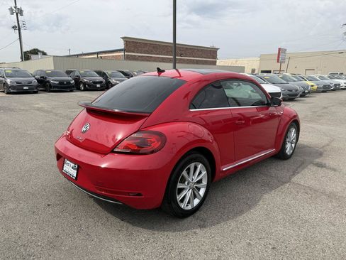Used 2019 Volkswagen Beetle 2.0T SE FWD image 6