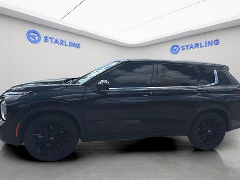 Used 2023 Mitsubishi Outlander SEL FWD image 2