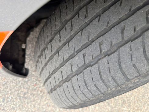 Used 2023 Chrysler Pacifica Touring-L image 14