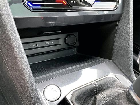 Certified 2024 Volkswagen Tiguan SE w/ Panoramic Sunroof Package image 29