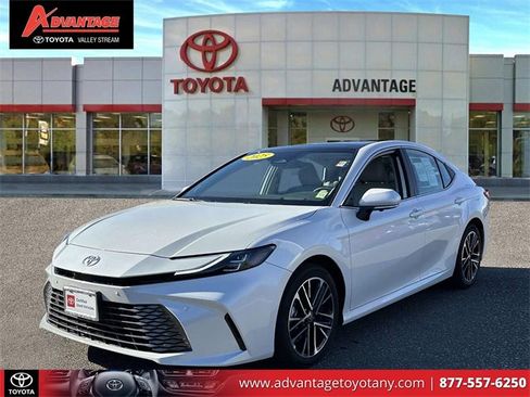 Used 2025 Toyota Camry XLE image 10