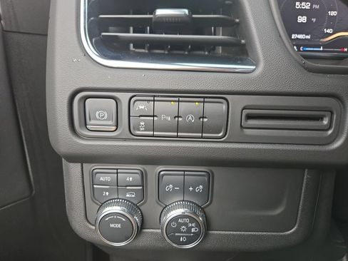 Used 2024 GMC Yukon XL SLT AWD/4WD image 21