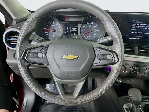 Used 2025 Chevrolet Trax LS w/ LS Convenience Package FWD image 14