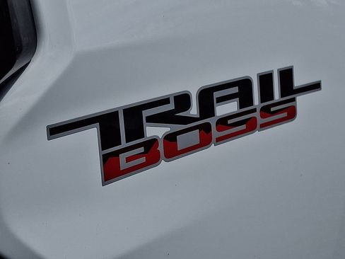 Used 2024 Chevrolet Colorado Trail Boss w/ LPO, Dark Essentials Package AWD/4WD image 32
