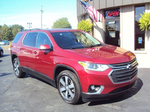 Used 2020 Chevrolet Traverse LT w/ LT Premium Package AWD/4WD image 2