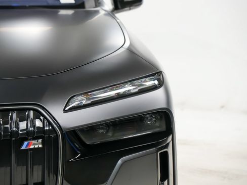 Used 2024 BMW i7 M70 w/ Executive Package AWD/4WD image 7