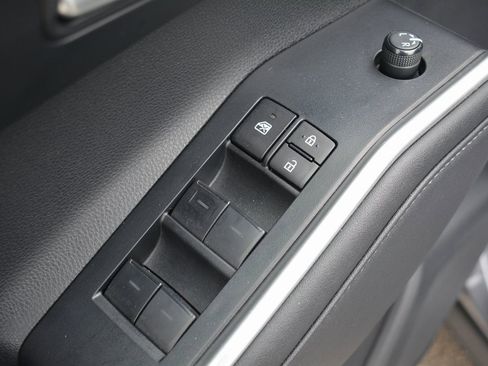 Used 2023 Toyota Highlander XLE image 8