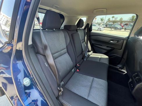Used 2025 Nissan Rogue SV AWD/4WD image 33