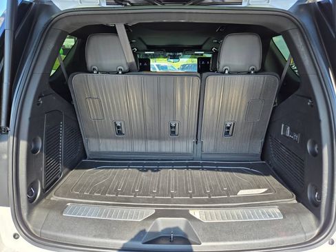 Used 2025 GMC Yukon Denali Ultimate AWD/4WD image 19