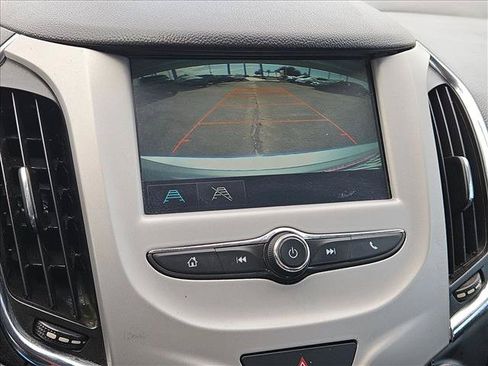 Used 2017 Chevrolet Cruze LS FWD image 13