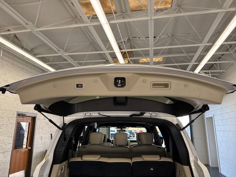 Used 2021 INFINITI QX80 Sensory w/ All-Season Package image 12