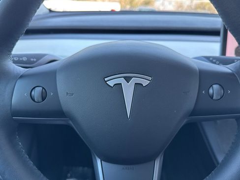 Used 2021 Tesla Model Y Long Range image 26