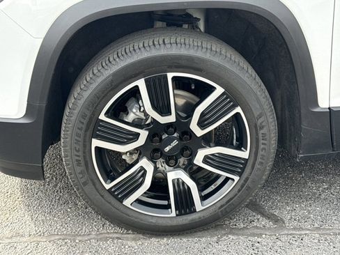 Used 2021 GMC Acadia SLE w/ Driver Convenience Package image 17