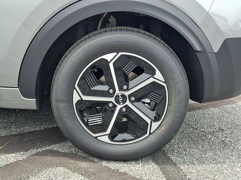 New 2026 Kia Niro EX FWD image 5