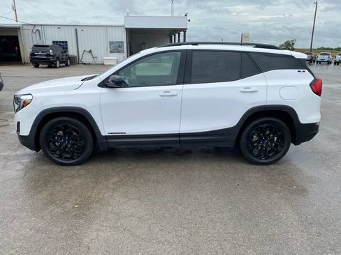 Used 2021 GMC Terrain SLE w/ Driver Convenience Package FWD image 3