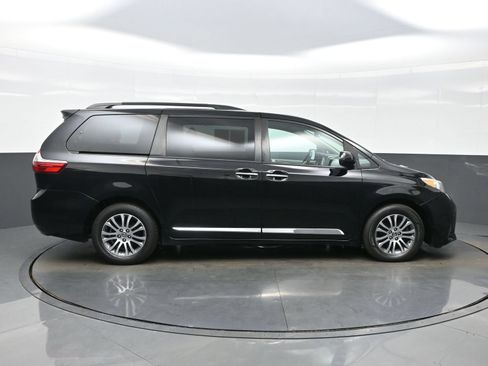 Used 2020 Toyota Sienna XLE FWD image 7