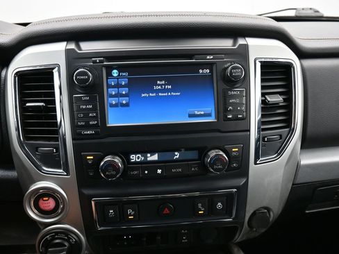 Used 2018 Nissan Titan PRO-4X w/ Pro-4x Convenience Package AWD/4WD image 29
