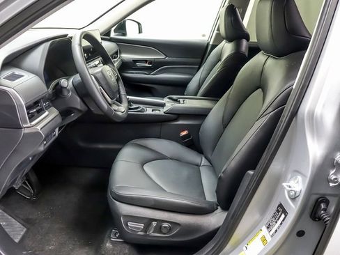 Certified 2026 Toyota Grand Highlander XLE image 8