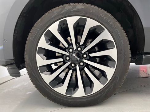 Used 2024 Lincoln Navigator Reserve image 24