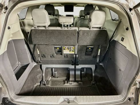 Used 2023 Toyota Sienna Limited AWD/4WD image 28
