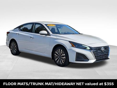 Used 2023 Nissan Altima 2.5 SV AWD/4WD image 4