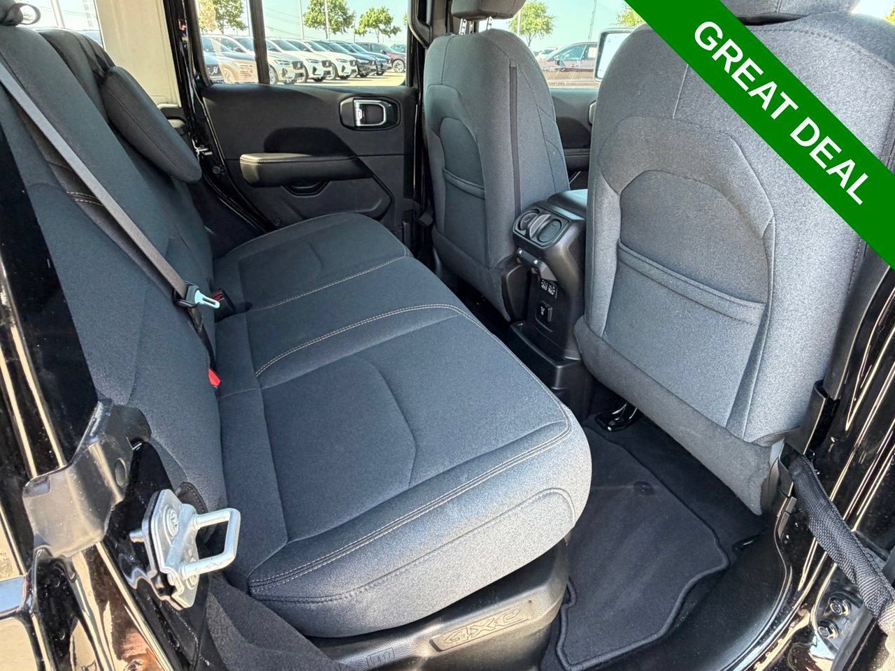 Used 2025 Jeep Wrangler Unlimited Sahara w/ Safety Group AWD/4WD image 34