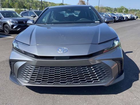 Used 2025 Toyota Camry SE image 8