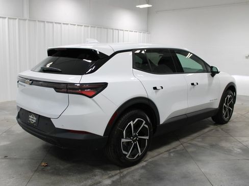 New 2026 Chevrolet Equinox EV LT image 9