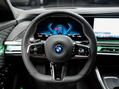 Used 2023 BMW i7 xDrive60 image 41