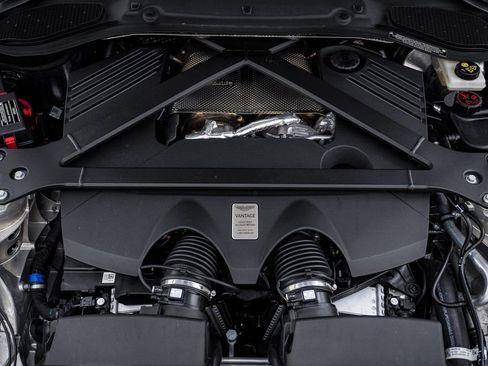 Used 2025 Aston Martin V8 Vantage Roadster RWD image 34