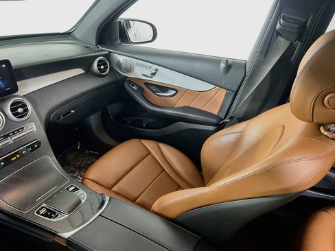 Used 2021 Mercedes-Benz GLC 300 4MATIC image 24