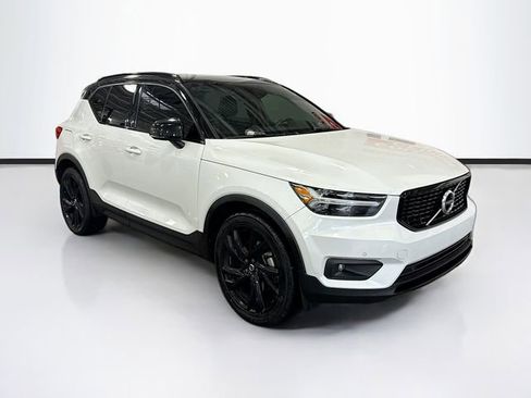 Used 2021 Volvo XC40 T5 R-Design w/ Climate Package image 3