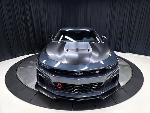 Used 2020 Chevrolet Camaro SS RWD image 8