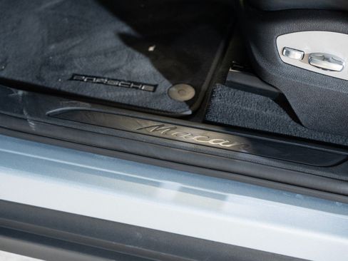 Certified 2026 Porsche Macan AWD/4WD image 11