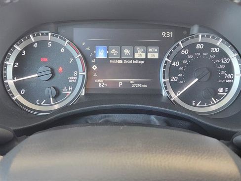 Used 2024 Toyota Highlander LE image 12