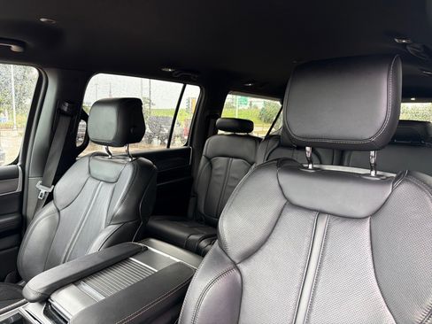 Used 2025 Jeep Wagoneer L Series II w/ 8-pass Seating Package AWD/4WD image 22