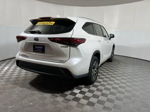 Used 2023 Toyota Highlander XLE AWD/4WD image 8