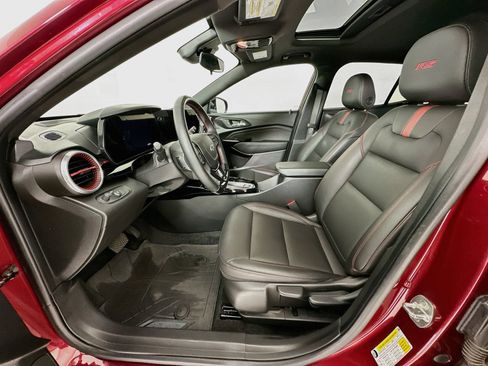 Used 2024 Chevrolet Trax RS w/ Sunroof Package FWD image 21