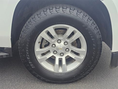 Used 2018 Chevrolet Suburban LT image 9