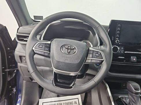 Used 2022 Toyota Highlander XSE AWD/4WD image 15