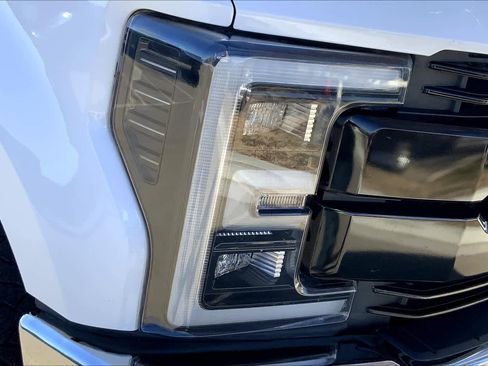 Used 2019 Ford F250 Lariat w/ Lariat Value Package image 27