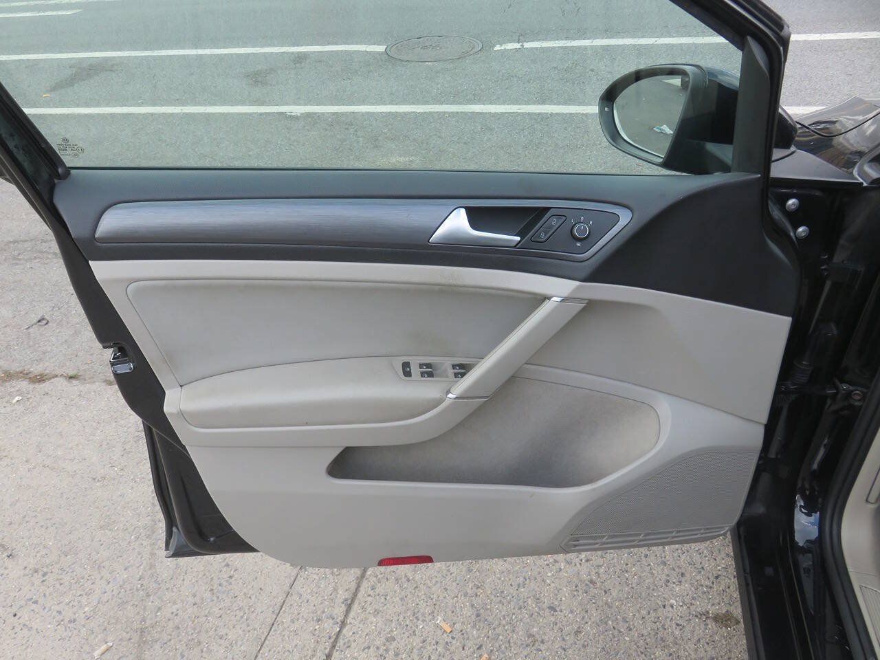 Used 2019 Volkswagen Golf S FWD image 25