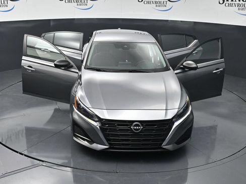 Used 2025 Nissan Altima 2.5 SV FWD image 37