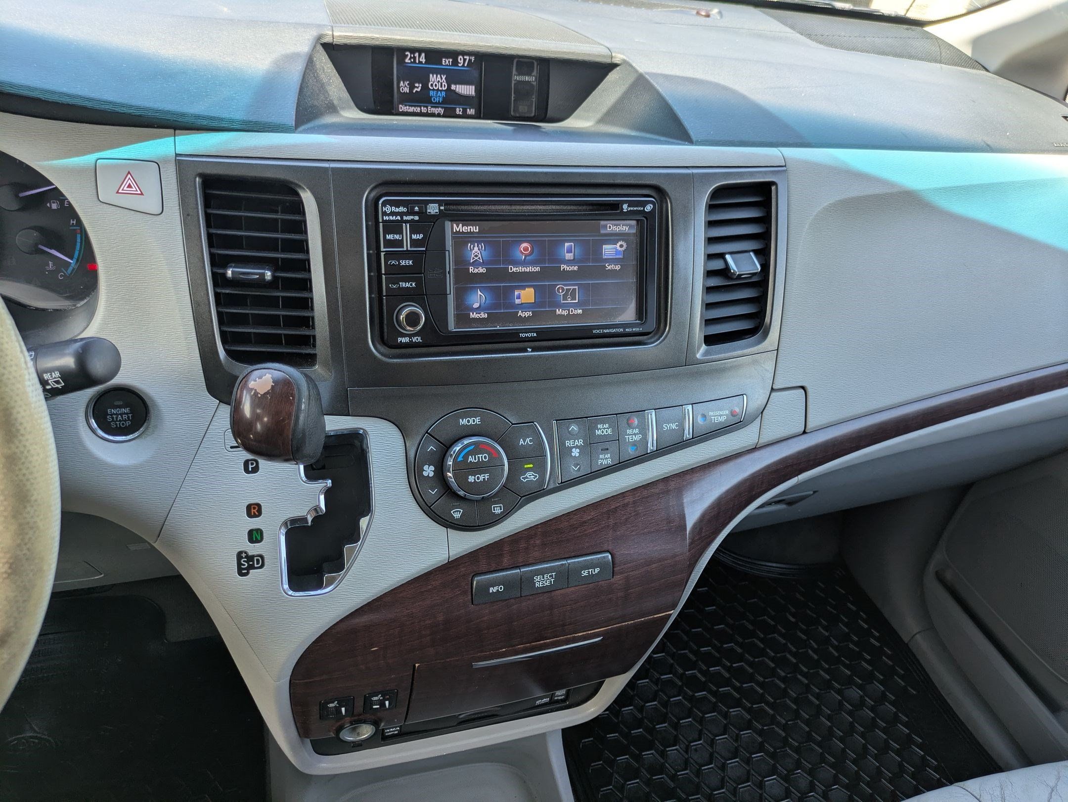 Used 2012 Toyota Sienna XLE w/ Entertainment Pkg FWD image 26