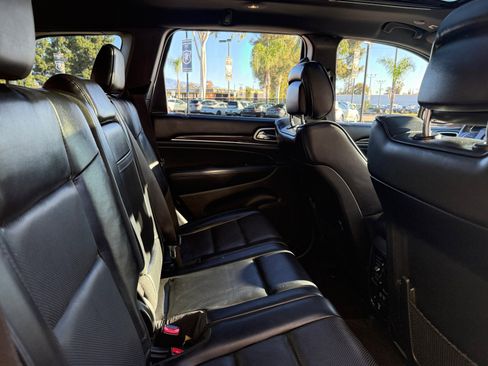 Used 2018 Jeep Grand Cherokee Overland image 17