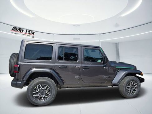 New 2025 Jeep Wrangler Unlimited Sahara w/ Technology Group AWD/4WD image 7
