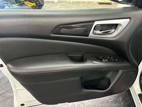 Used 2018 Nissan Pathfinder SV w/ SV Tech Package AWD/4WD image 9
