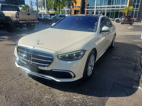 Used 2022 Mercedes-Benz S 500 4MATIC w/ Warmth & Comfort Package image 3